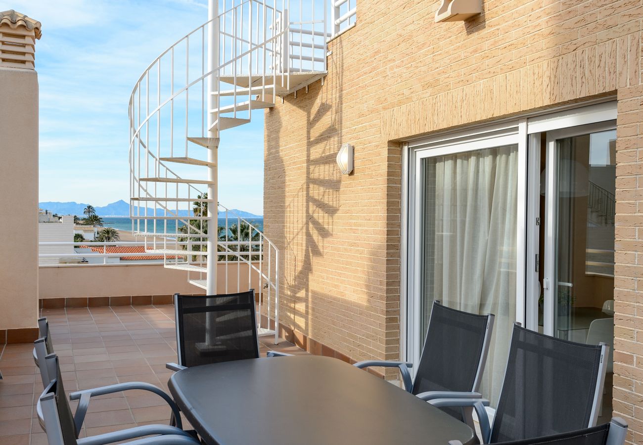 Apartamento en Denia - Denia Beachfront apartment by ON Travel