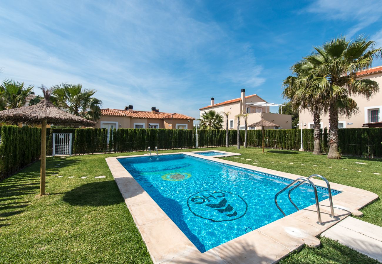 Bungalow in Oliva - Cascade by ON Travel